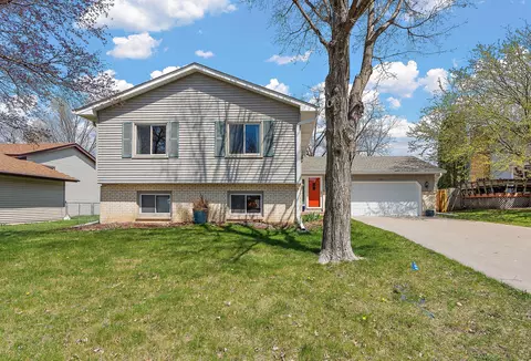 767 Clearbrook Ln, Vadnais Heights, MN 55127
