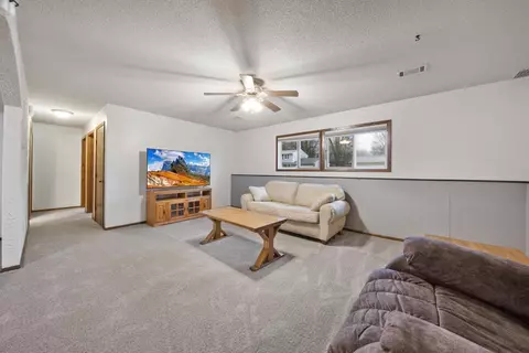 Bedroom - 1424 Mitchell Dr, Faribault, MN 55021 photo 5 of 6