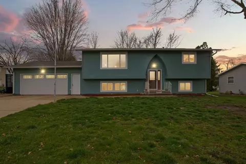 Exterior - 1424 Mitchell Dr, Faribault, MN 55021 photo 3 of 9