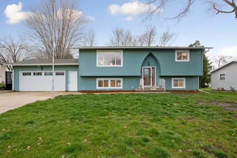 Exterior - 1424 Mitchell Dr, Faribault, MN 55021 photo 2 of 9