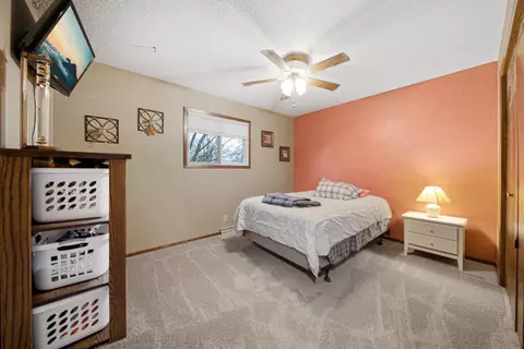 Bedroom - 1424 Mitchell Dr, Faribault, MN 55021 photo 2 of 6