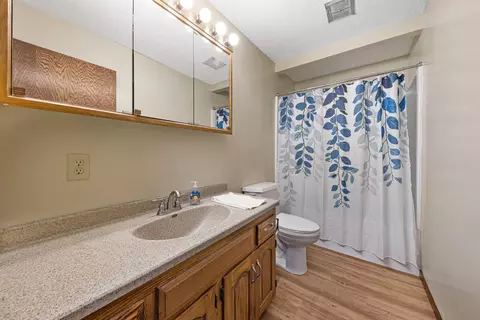 Bath - 1424 Mitchell Dr, Faribault, MN 55021 photo 1 of 2