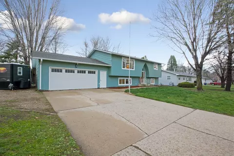 Exterior - 1424 Mitchell Dr, Faribault, MN 55021 photo 4 of 9