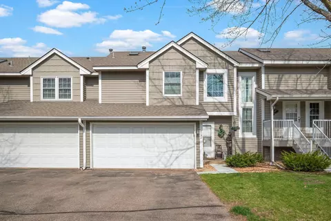8132 Curtis Ln, Eden Prairie, MN 55347
