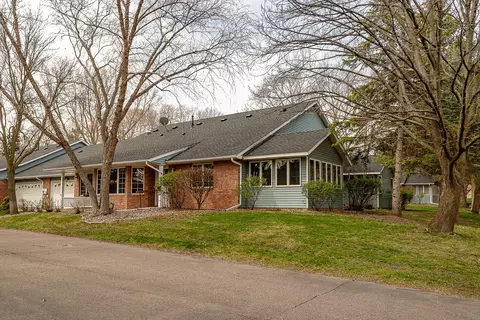 1118 Rose Pl, Roseville, MN 55113