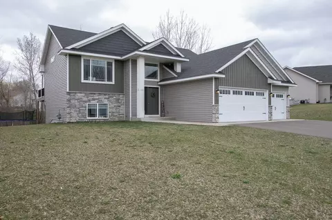 796 Elins Lake Rd SE, Cambridge, MN 55008