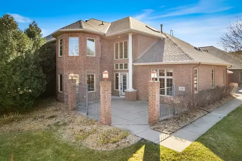 225 W Canyon Dr, Hudson, WI 54016