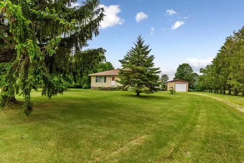 5433 Elkton Trl, Faribault, MN 55021 photo 2