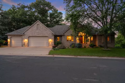110 Ridge Way, Mahtomedi, MN 55115