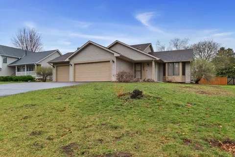 9345 Haralson Rd, Woodbury, MN 55125