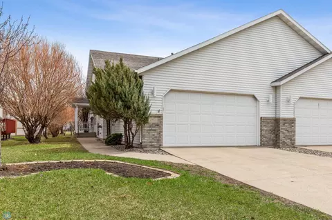 2810 Wheatland Dr S, Fargo, ND 58103
