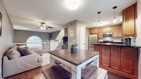 6434 Regency Ln, Eden Prairie, MN 55344