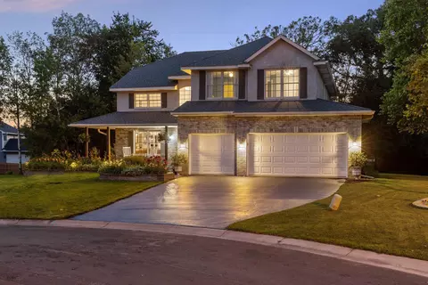 906 Hyland Ct, Eagan, MN 55123