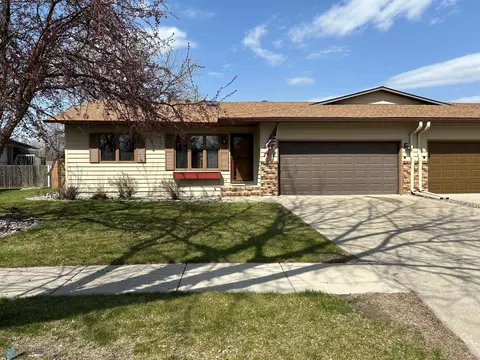 2315 26 12 Ave S, Fargo, ND 58103
