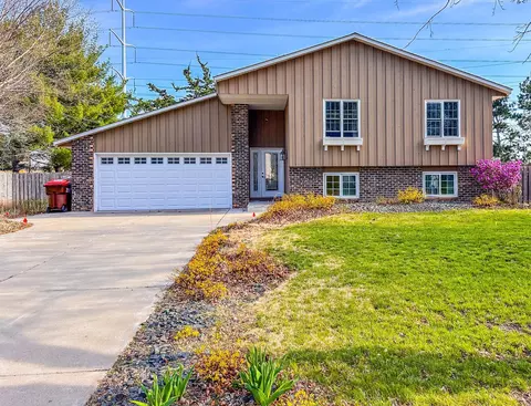 8545 72nd St S, Cottage Grove, MN 55016