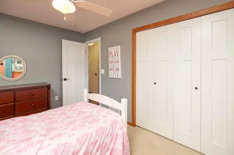 Bedroom - 215 Red School Ln, Kellogg, MN 55945 photo 4 of 8