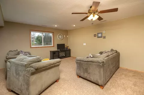 Living - 215 Red School Ln, Kellogg, MN 55945 photo 5 of 7