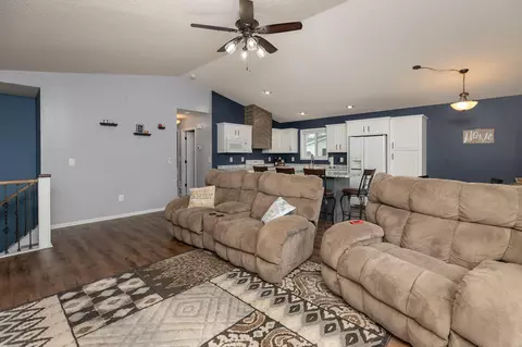 Living - 215 Red School Ln, Kellogg, MN 55945 photo 3 of 7