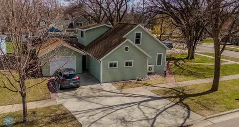 425 15th Ave N, Fargo, ND 58102