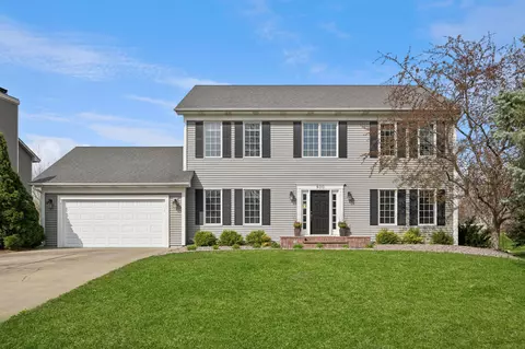 930 Spring Hill Dr, Woodbury, MN 55125