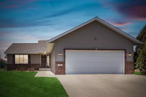 104 Arrowwood Ct, Mankato, MN 56001