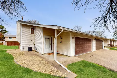 7868 Dunmore Rd, Woodbury, MN 55125
