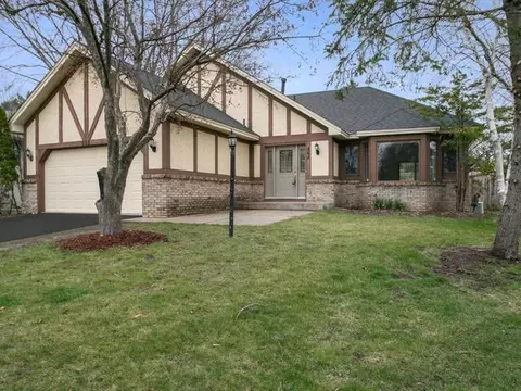 868 Winterberry Ct, Woodbury, MN 55125