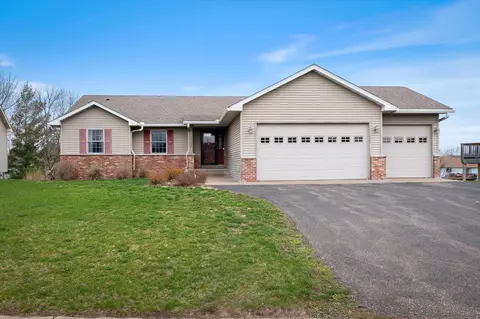 31126 Morley Dr, Lindstrom, MN 55045