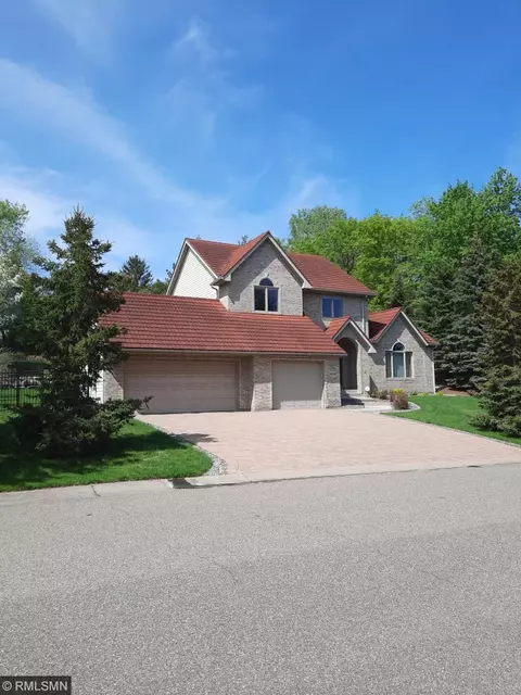5050 Ximines Ln N, Plymouth, MN 55442