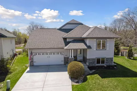 749 7th St, Chaska, MN 55318