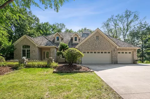 124 W Pleasant Lake Rd, North Oaks, MN 55127