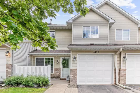 1847 Riverwood Dr #25, Burnsville, MN 55337