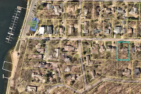 19155 Lake Ave, Deephaven, MN 55391