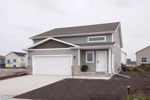 1251 46th Ave S, Moorhead, MN 56560