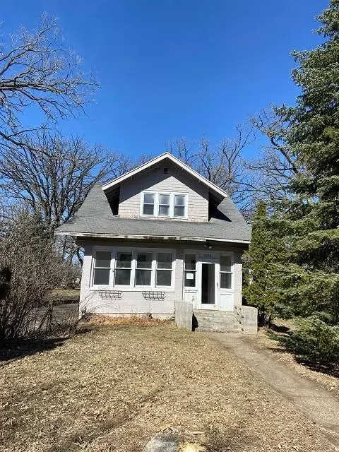 6640 Maple St, North Branch, MN 55056