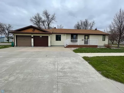 1030 3rd Ave N, Wahpeton, ND 58075