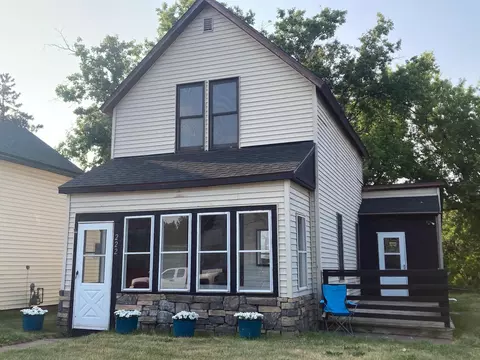 222 1st St, Sandstone, MN 55072