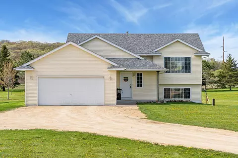 1187 121st Ave, New Richmond, WI 54017