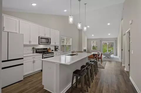 1066 Meadow Ln, Waconia, MN 55387