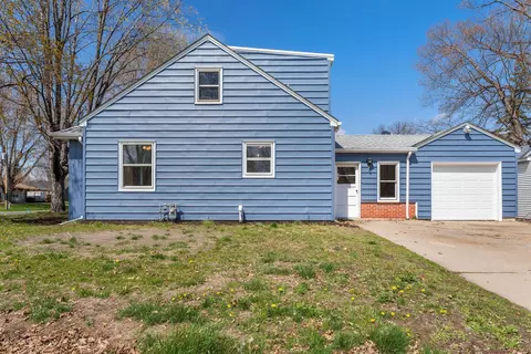 635 Sommerville St S, Shakopee, MN 55379