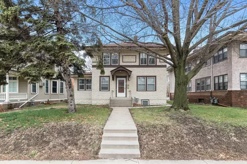 811 Snelling Ave N, Saint Paul, MN 55104
