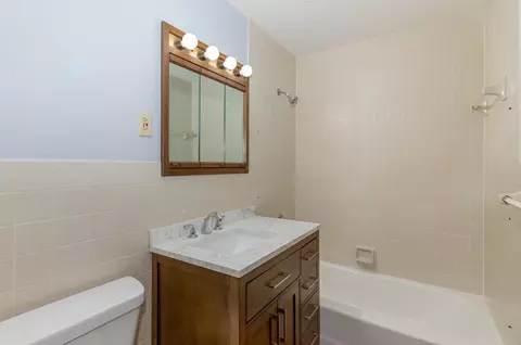 Bath - 4253 Limestone Dr, Eagan, MN 55122 photo 1 of 3