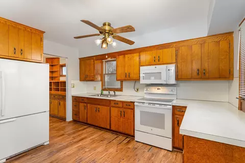 Kitchen - 4253 Limestone Dr, Eagan, MN 55122 photo 3 of 4