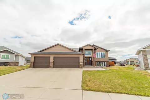 2403 Harbor Ln, West Fargo, ND 58078