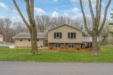 325 Meadow Woods Dr, Mankato, MN 56001