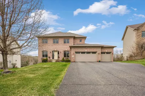 1016 Overlook Dr, Carver, MN 55315