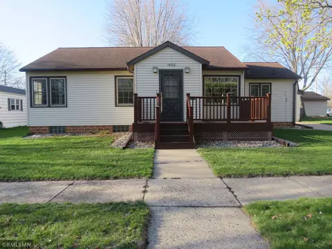 1420 14th St E, Glencoe, MN 55336