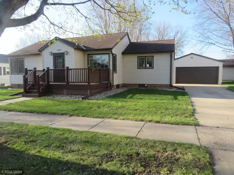 1420 14th St E, Glencoe, MN 55336 photo 2