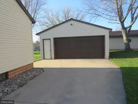 1420 14th St E, Glencoe, MN 55336 photo 3