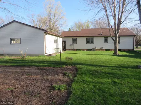 1420 14th St E, Glencoe, MN 55336 photo 4